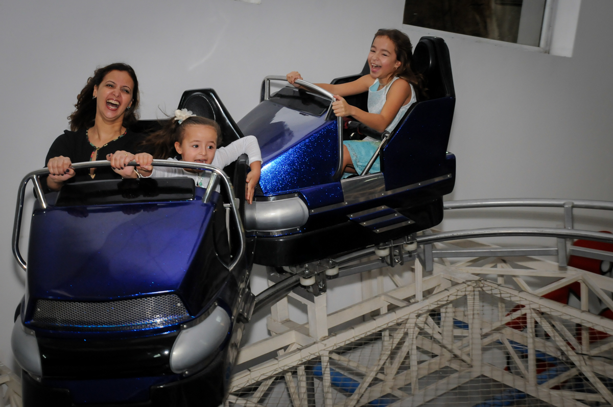 trenzinho-radical-no-buffet-comics-morumbi-sp-festa-infantil-fotografia-de-marina-5-anos-tema-da-festa-carrossel