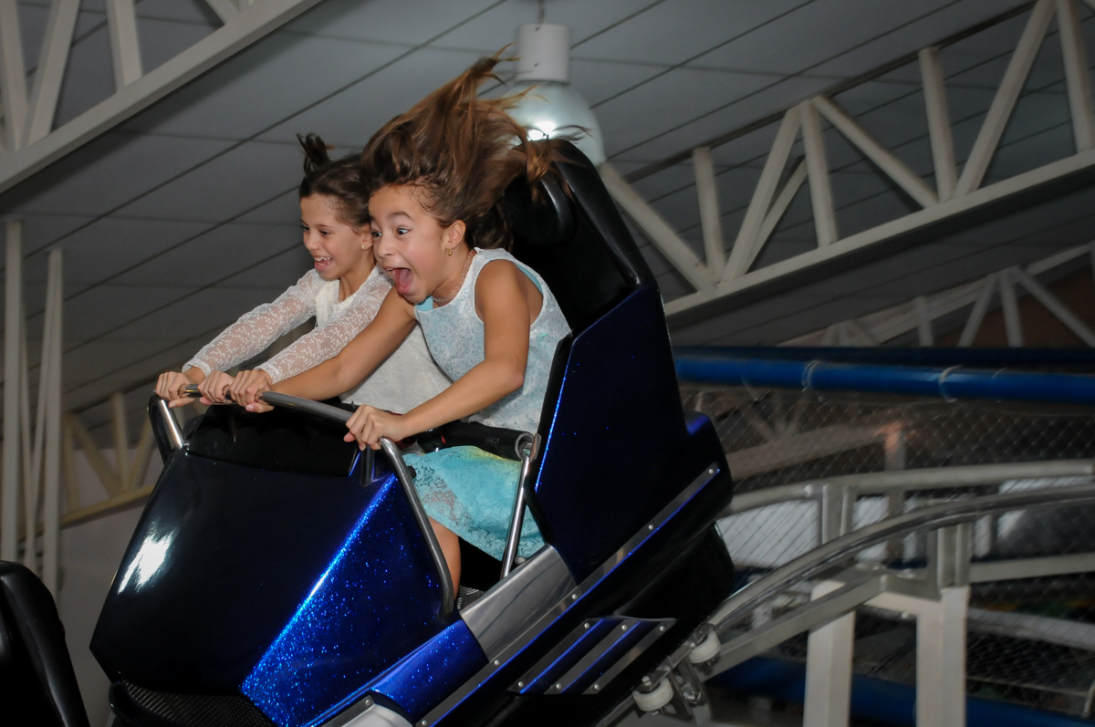 adrenalina-no-brinquedo-radical-no-buffet-comics-morumbi-sp-festa-infantil-fotografia-de-marina-5-anos-tema-da-festa-carrossel