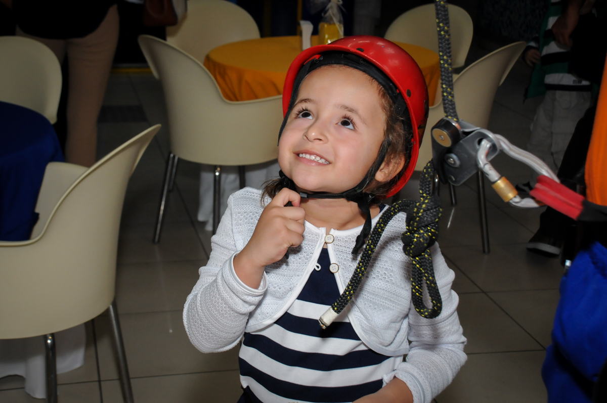 aniersariante-brincando-no-buffet-comics-morumbi-sp-festa-infantil-fotografia-de-marina-5-anos-tema-da-festa-carrossel