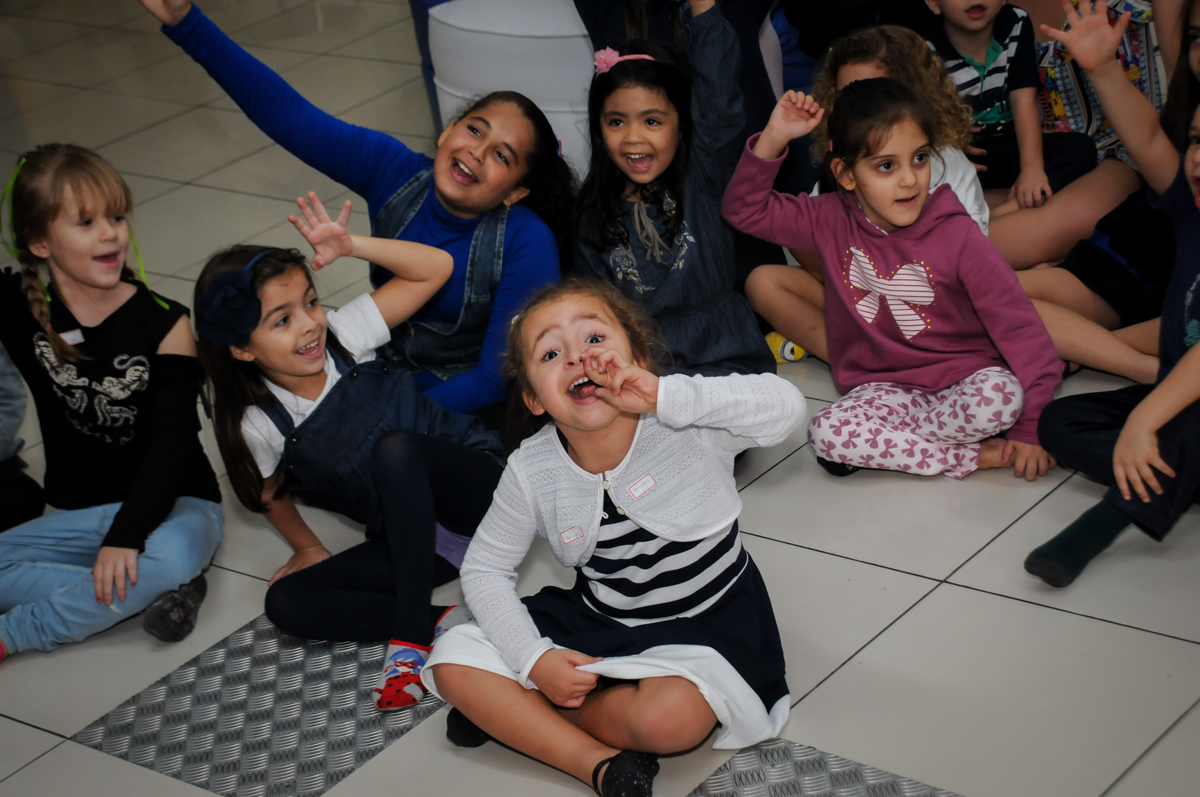 as-crianças-brincam-no-buffet-comics-morumbi-sp-festa-infantil-fotografia-de-marina-5-anos-tema-da-festa-carrossel