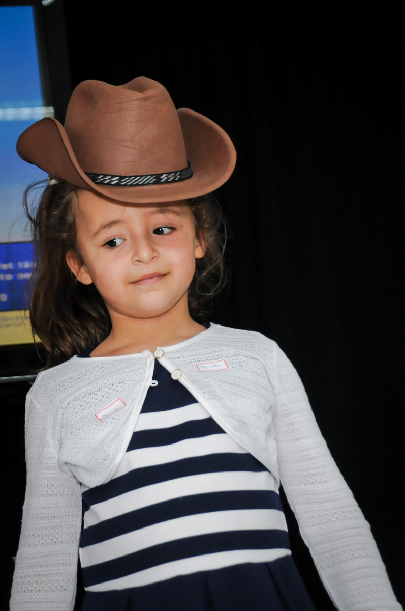 estátua-linda-no-buffet-comics-morumbi-sp-festa-infantil-fotografia-de-marina-5-anos-tema-da-festa-carrossel