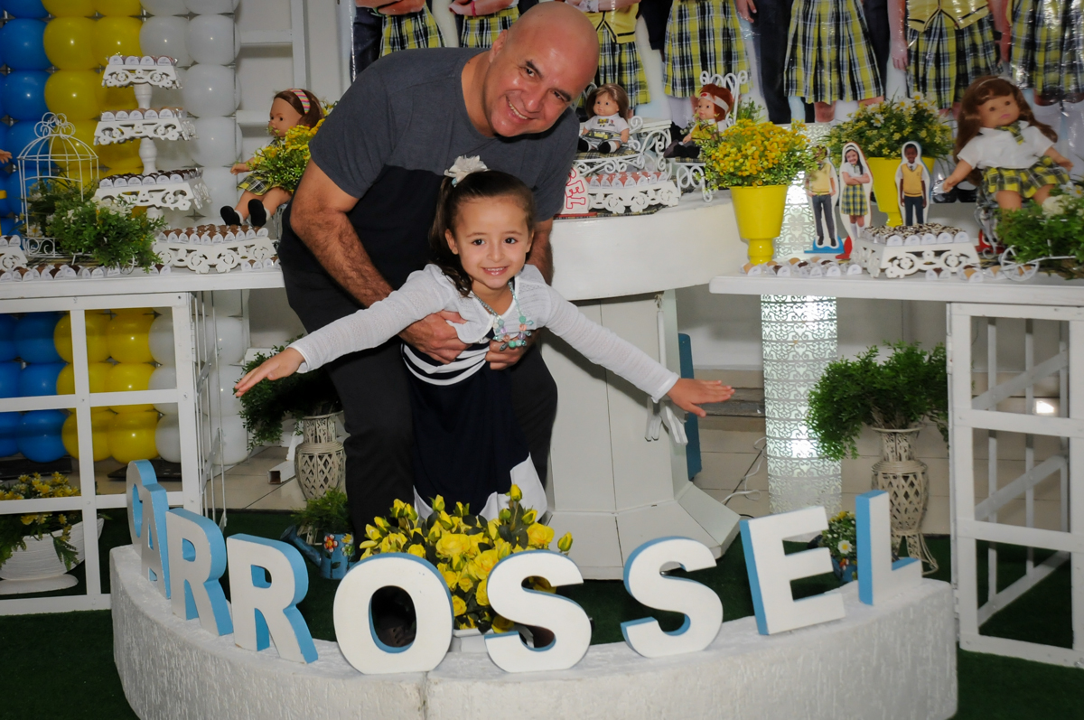 fotografia-pai-e-filha-no-buffet-comics-morumbi-sp-festa-infantil-fotografia-de-marina-5-anos-tema-da-festa-carrossel