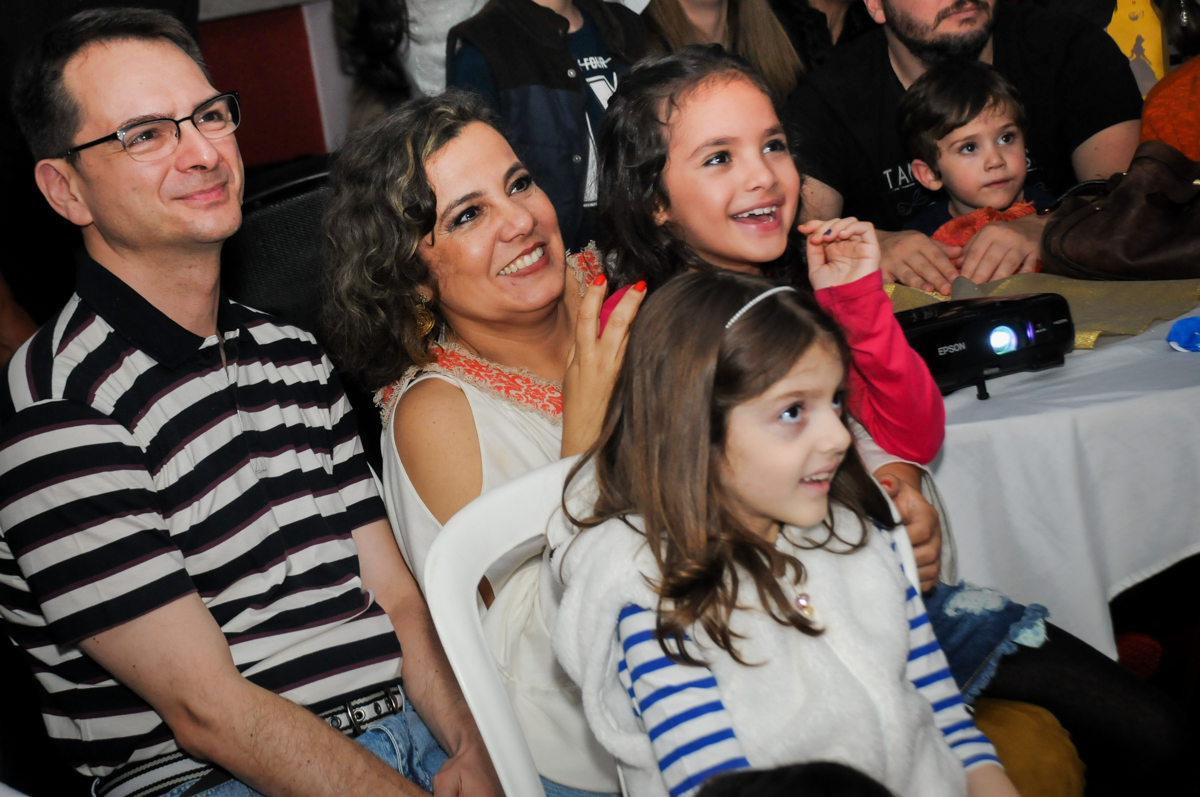 final-da-retrospectiva-no-Estádio-morumbi,são-paulo-sp-festa-infantil-fotografia-de-ariadne-7-anos-tema-da-festa-a-bela-e-a-fera