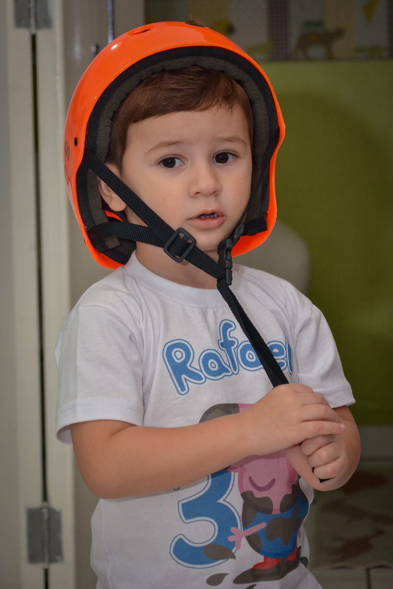 preparando-para-parede-de-escalada-no-buffet-magic-joy-moema-são-paulo-sp-festa-infantil-fotograia-infantil-festa-de-rafael-3-anos