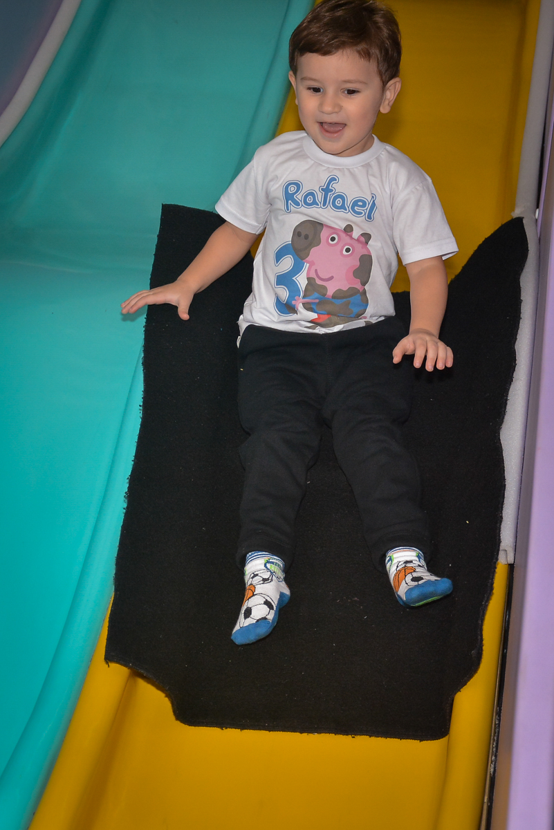 bom-de-mais-o-escorregador-no-buffet-magic-joy-moema-são-paulo-sp-festa-infantil-fotograia-infantil-festa-de-rafael-3-anos