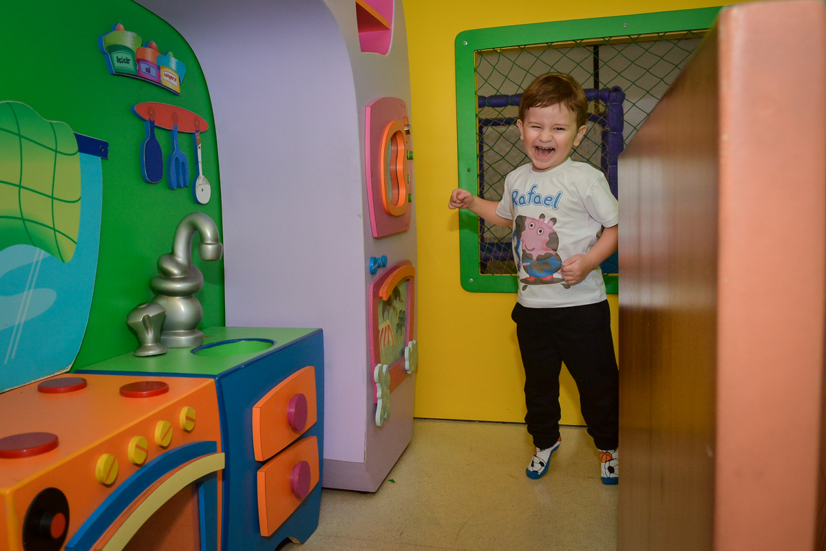 brincando-na-casa-de-bonecas-no-buffet-magic-joy-moema-são-paulo-sp-festa-infantil-fotograia-infantil-festa-de-rafael-3-anos