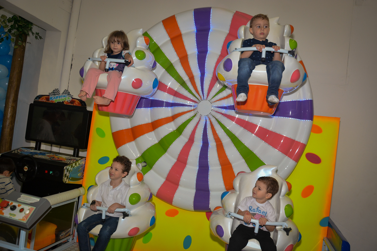 carrossel-divertido-no-buffet-magic-joy-moema-são-paulo-sp-festa-infantil-fotograia-infantil-festa-de-rafael-3-anos