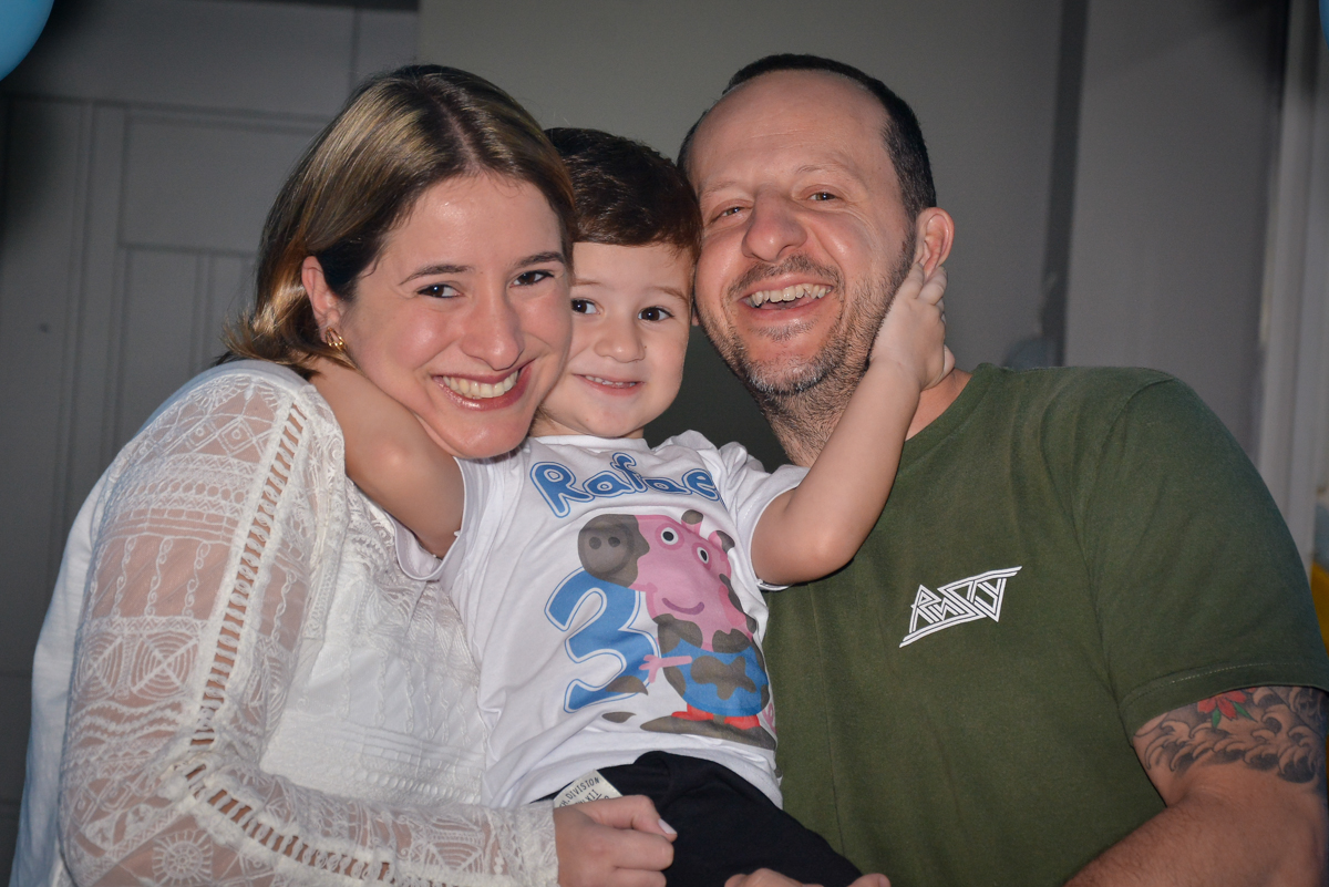 carinho-ao-ser-fotografado-no-buffet-magic-joy-moema-são-paulo-sp-festa-infantil-fotograia-infantil-festa-de-rafael-3-anos