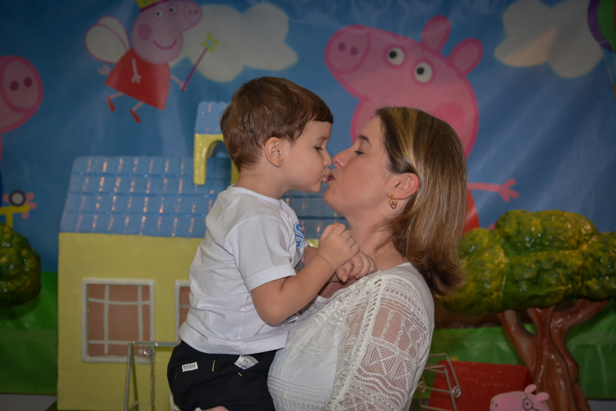 beijo-de-mamãe-no-buffet-magic-joy-moema-são-paulo-sp-festa-infantil-fotograia-infantil-festa-de-rafael-3-anos