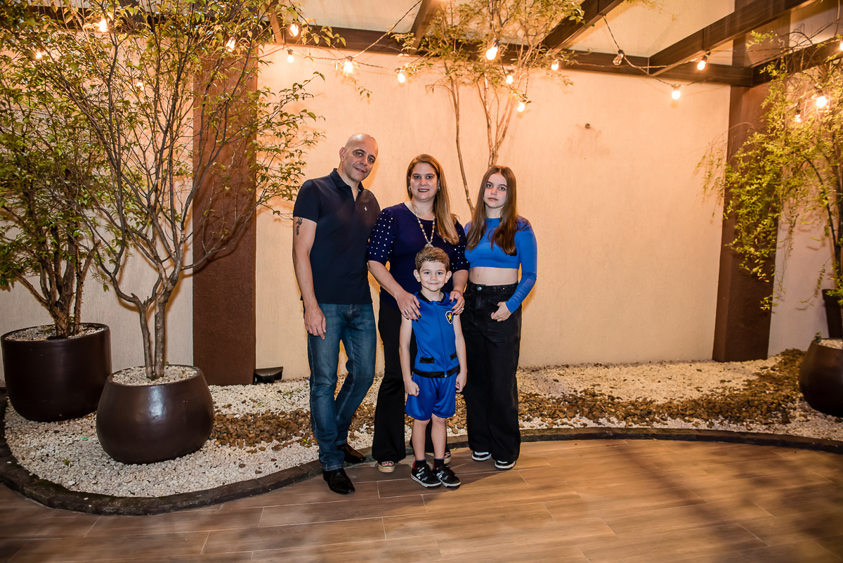 família chegando para comemorar o aniversário de Lucca