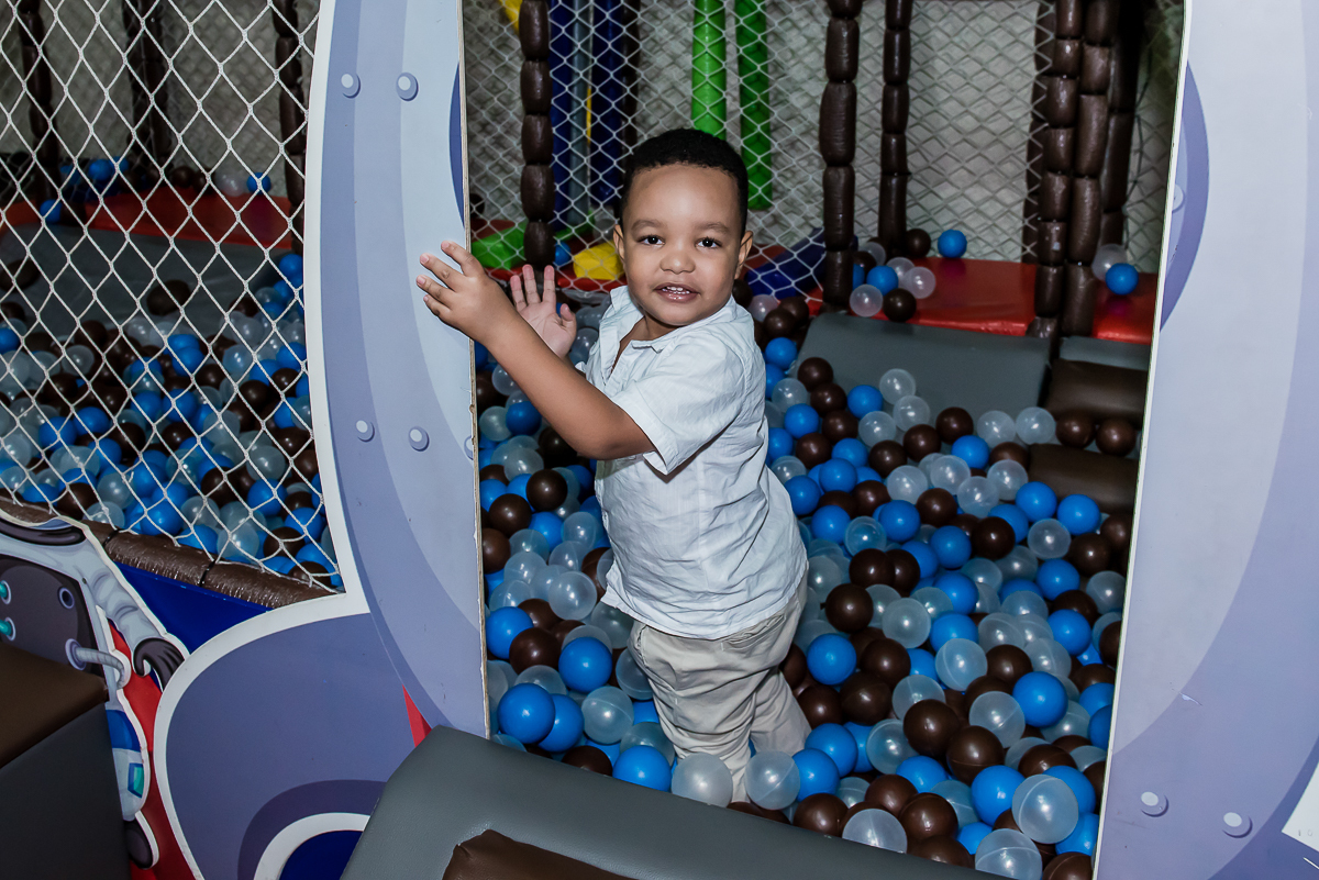 bora brincar na piscina de bolinhas