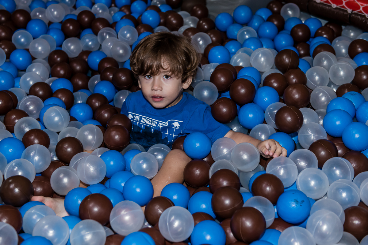 piscina de bolinhas lugar preferido pela criançada