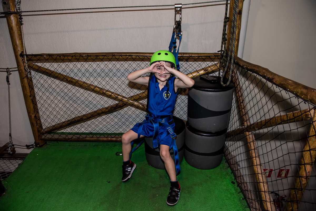 lucca aproveita todos os brinquedos do buffet