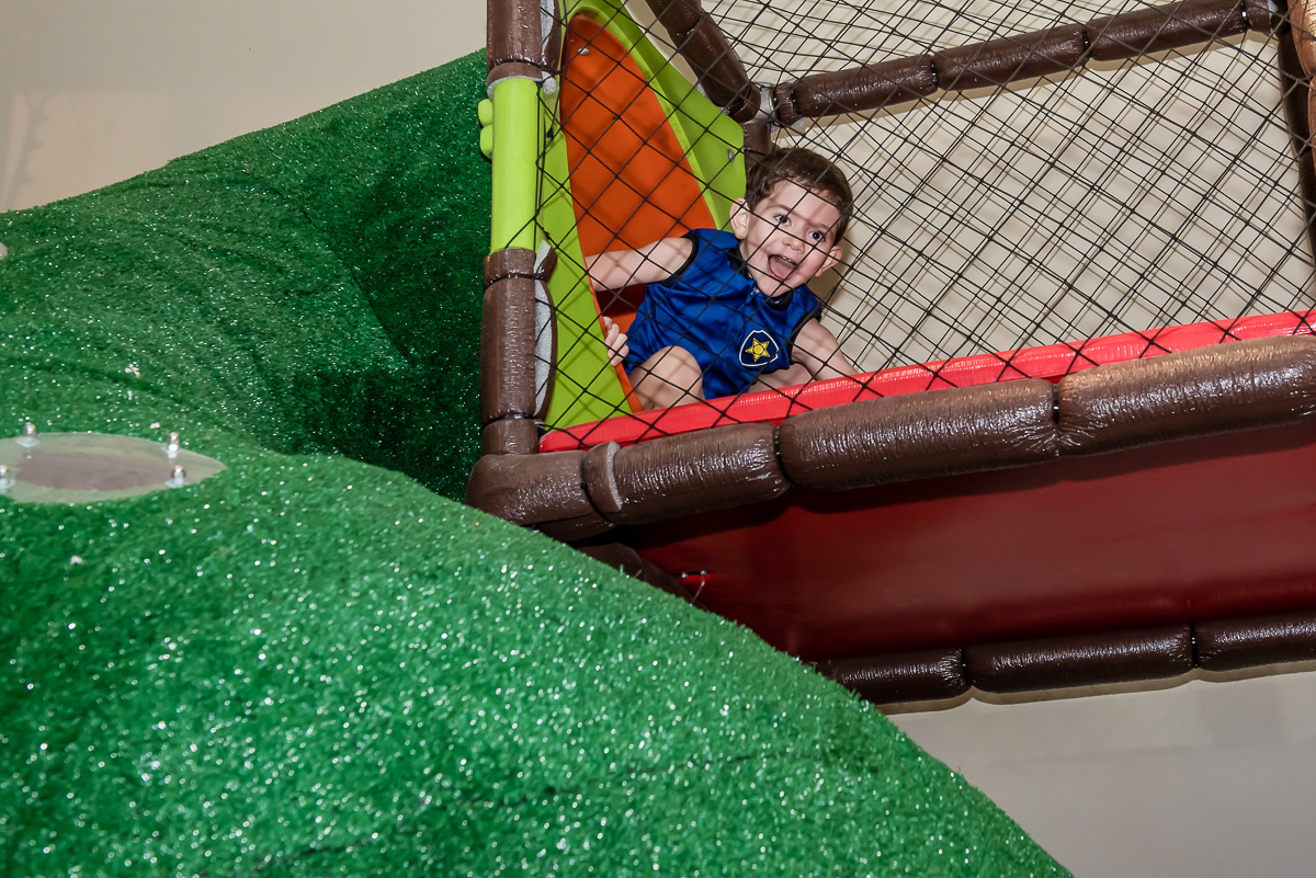 lucca não perde tempo e corre para o brinquedão