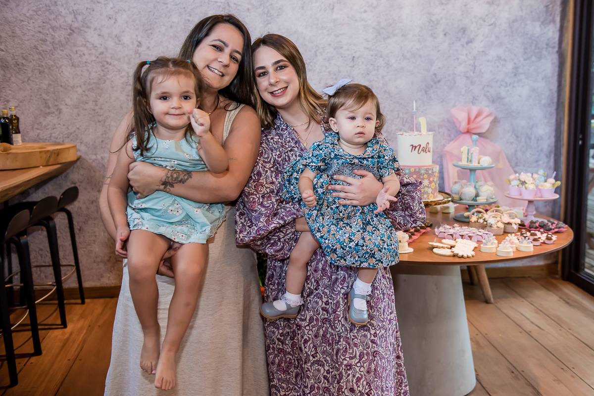 foto com a amiguinha e suas mães