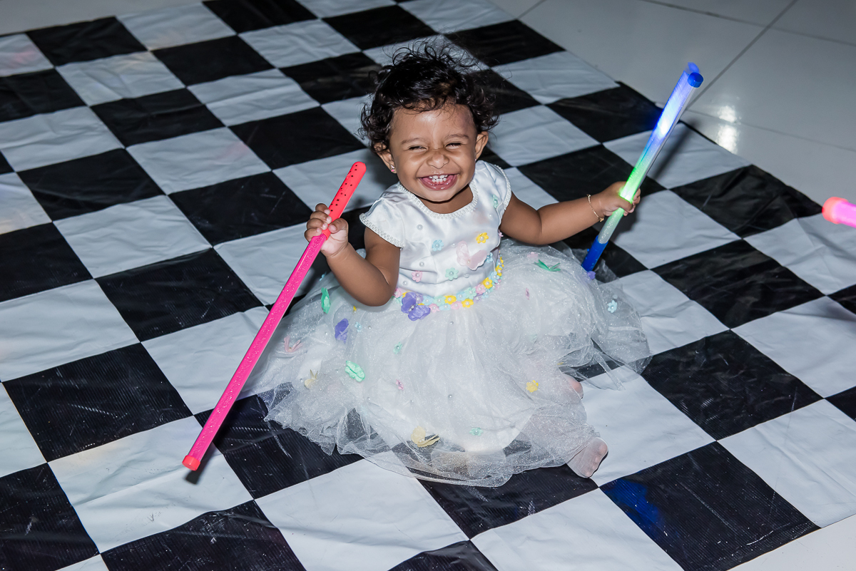 lorena é só sorrisos em sua festa