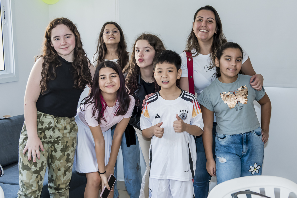 pose para as fotos com os amigos para guardar de recordação