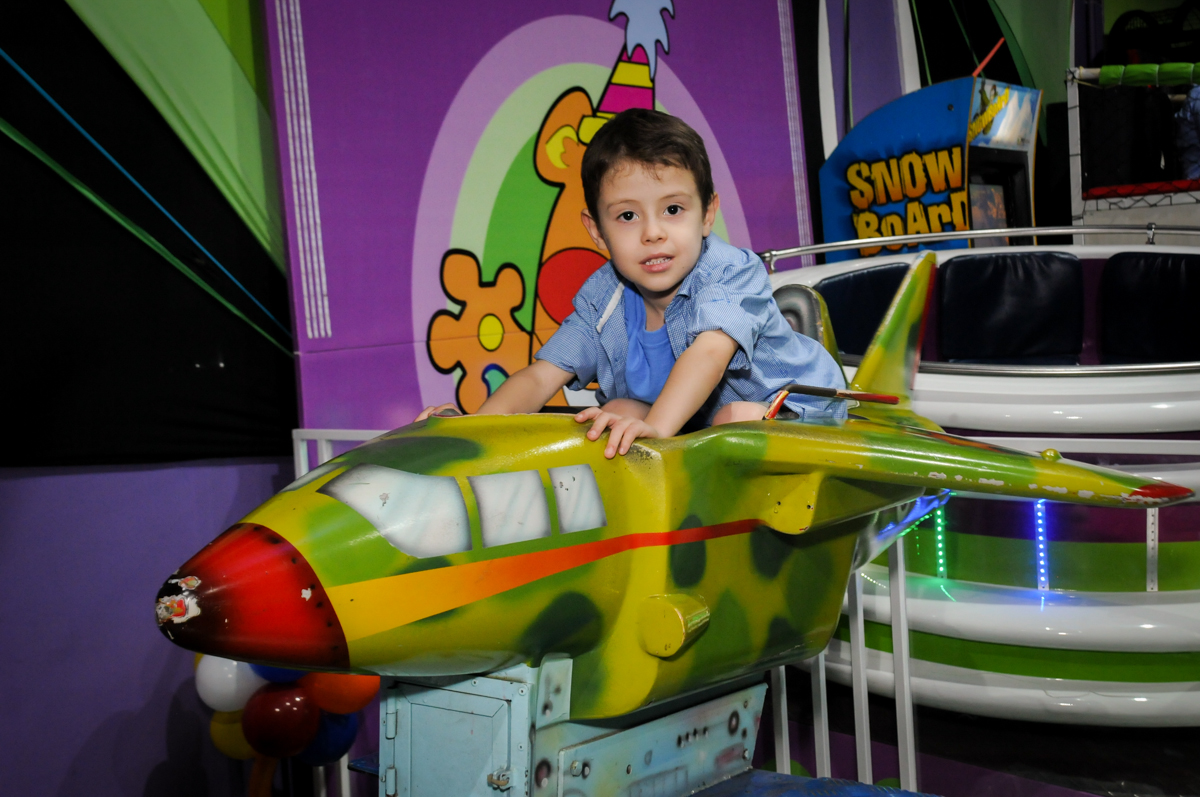 pilotando o aviao no buffet balaktoon, sao paulo, sp