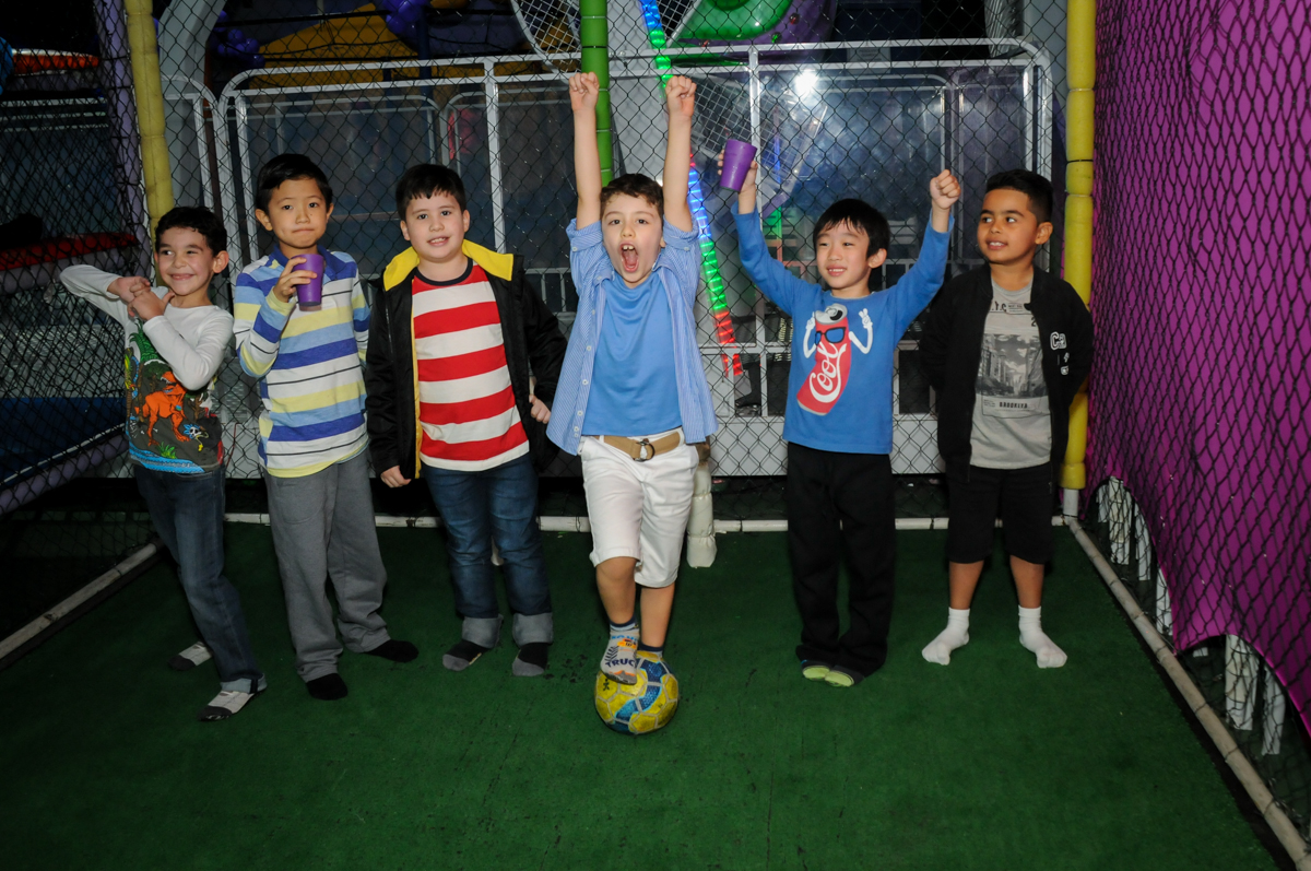 jogadores posam para foto no buffet balaktoon, sao paulo, sp