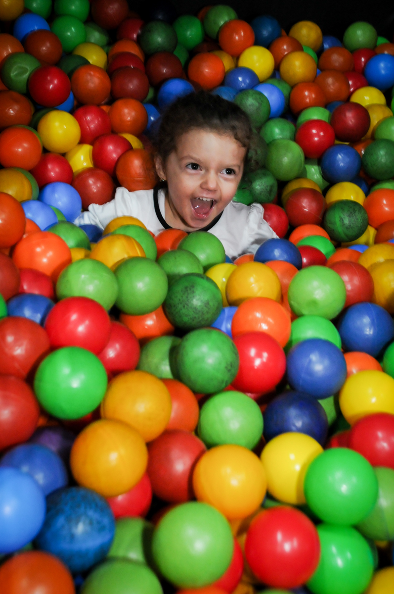 piscina de bolinha divertida no buffet balaktoon, sao paulo, sp