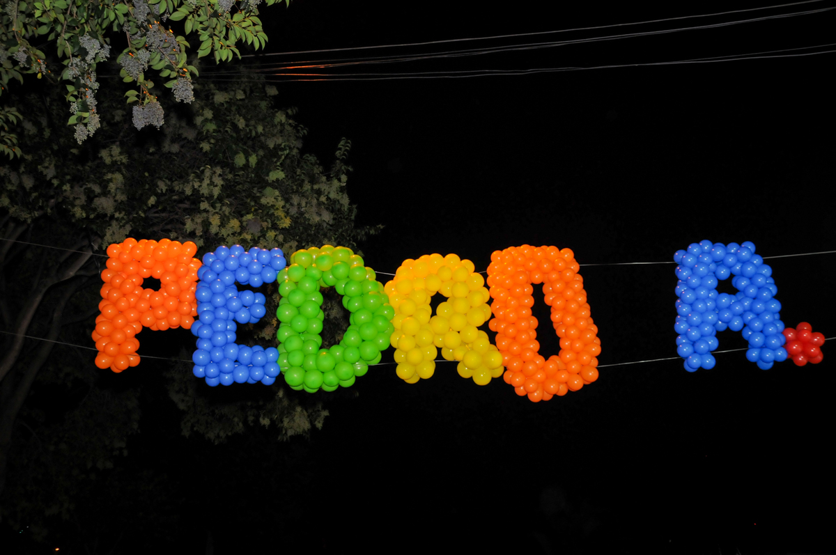 nome do aniversariante com balao colorido