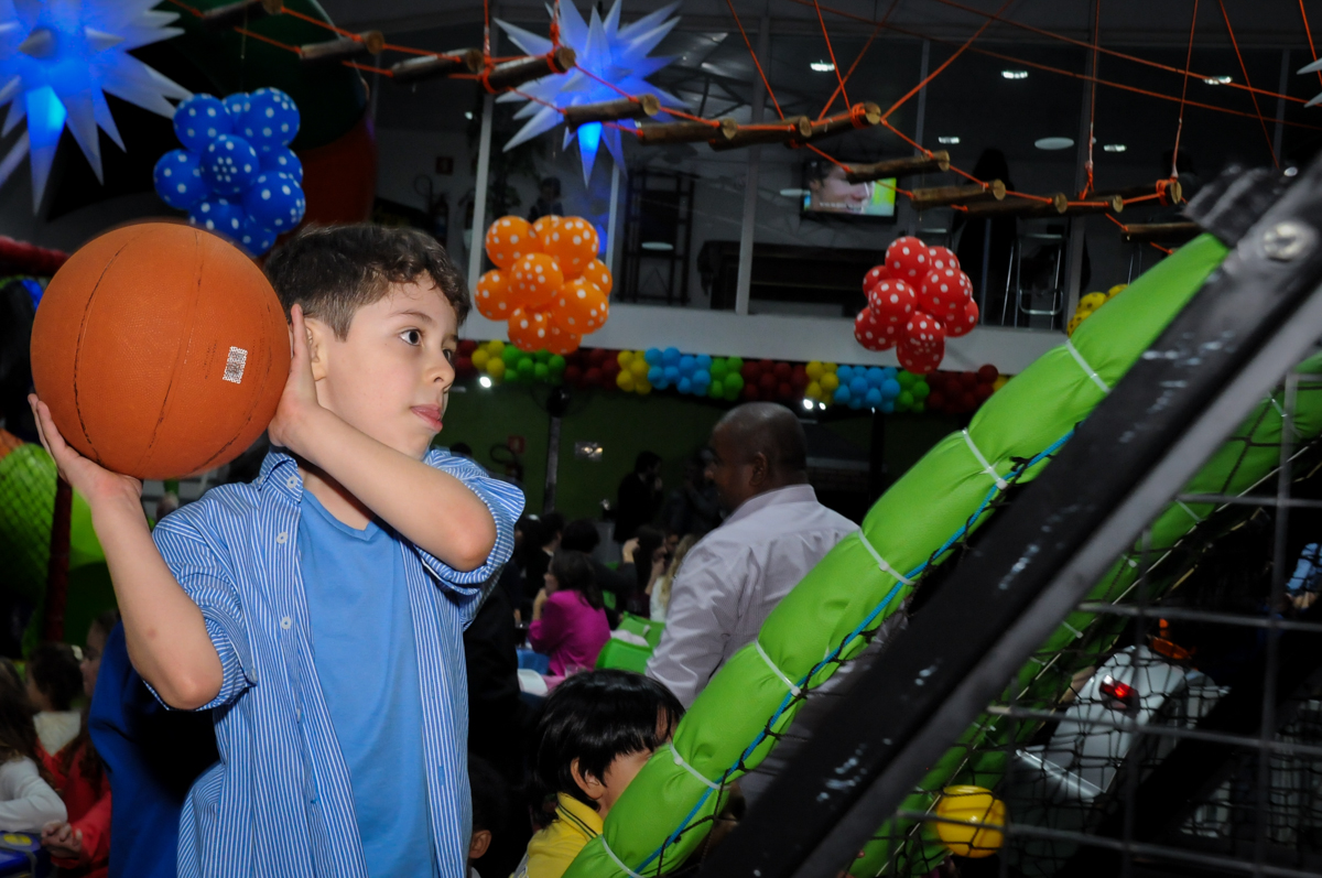 jogando basuete bool no buffet balaktoon, sao paulo, sp