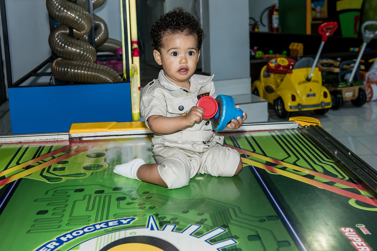 brincando na área baby