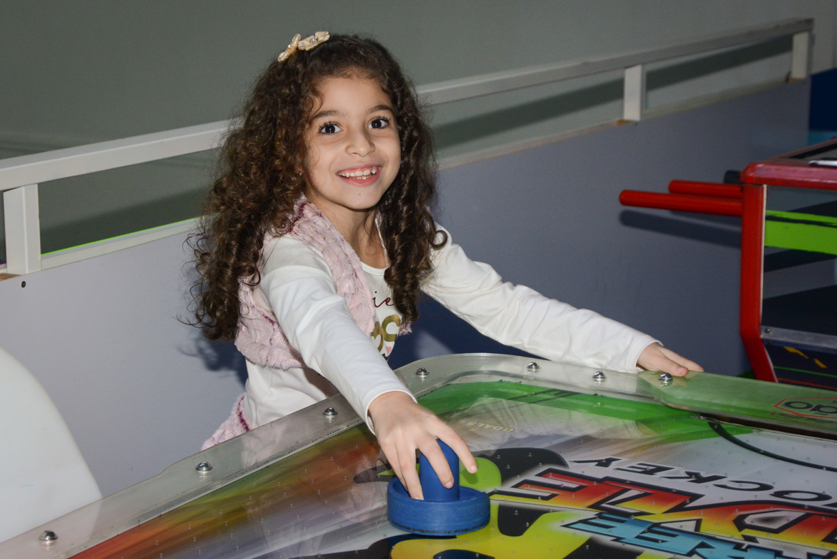 jogo animado de futebol de mesa no Buffet Galeria da arte, Vila Maria São Paulo, SP