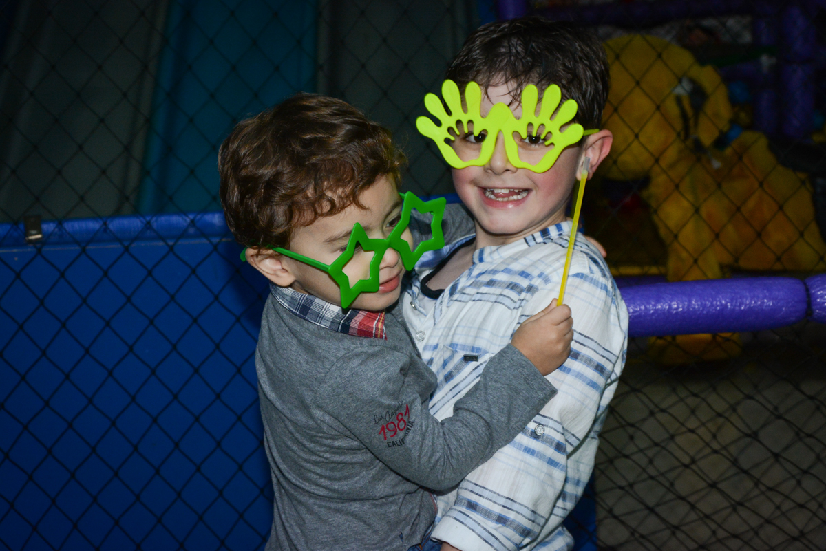 colocando acessório de balada no Buffet Galeria da arte, Vila Maria São Paulo, SP