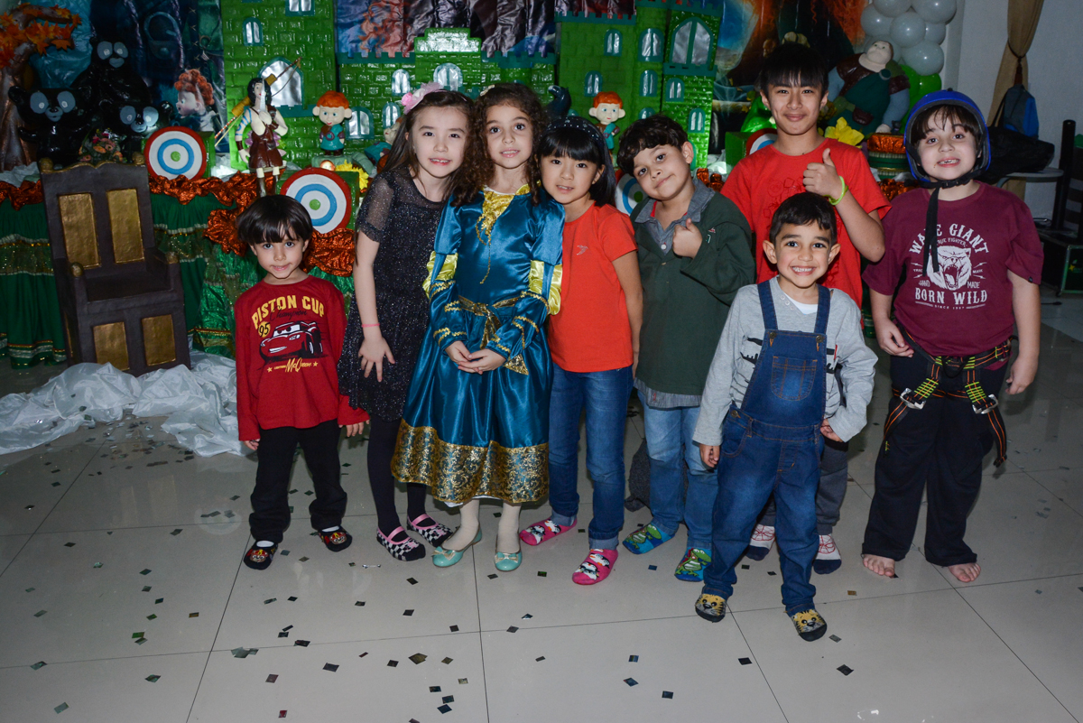 amigos reunidos para a foto no Buffet Galeria da arte, Vila Maria São Paulo, SP