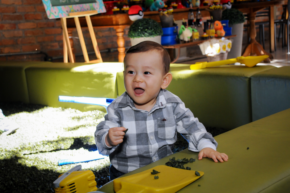 sorriso espontâneo do aniversariante no Buffet Mini Land, Pinheiros, São Paulo, SP