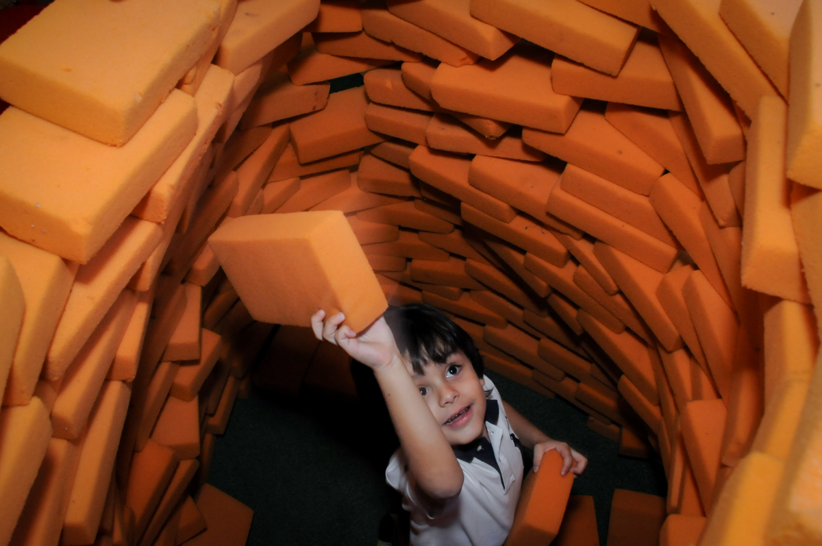 construindo o prédio no Buffet Mini Land, Pinheiros, São Paulo, SP