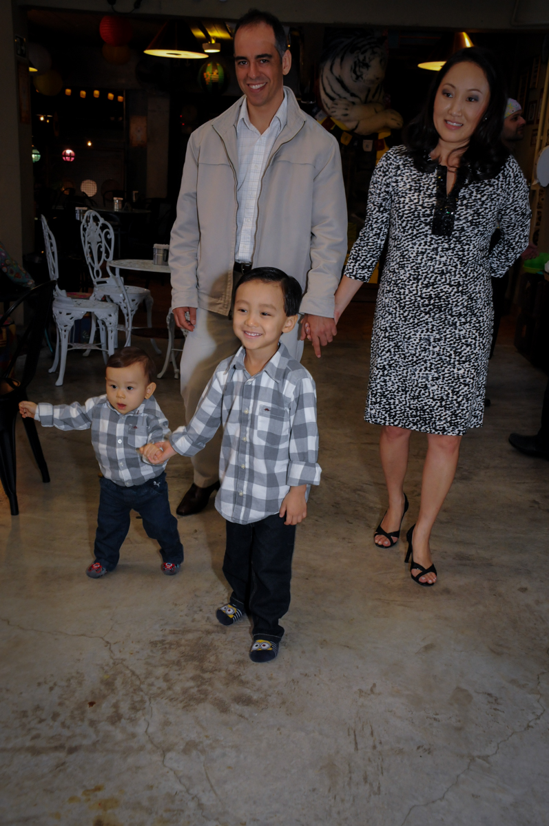 entrada da família no Buffet Mini Land, Pinheiros, São Paulo, SP