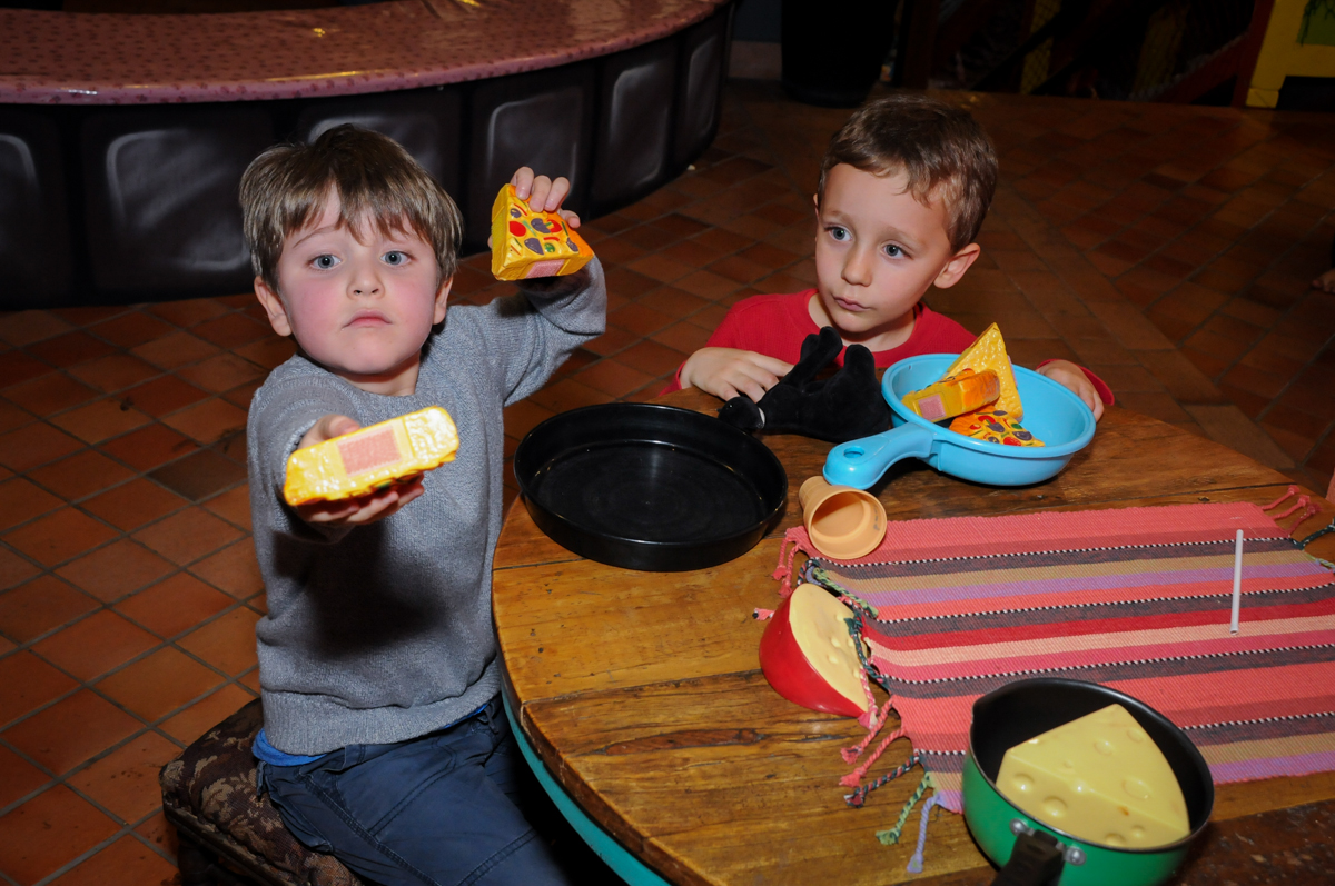 final da festa no Buffet Mini Land, Pinheiros, São Paulo, SP