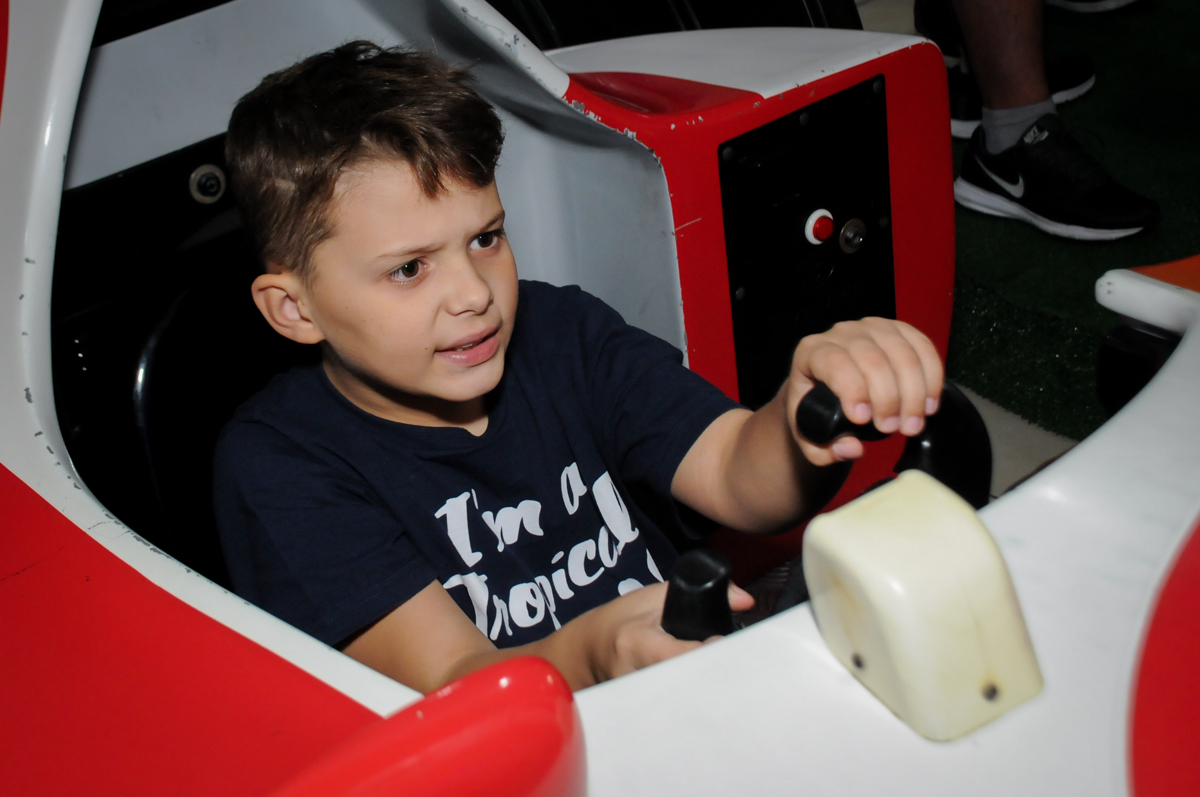 brincando nos games no Buffet Mega Boom, Santana, Zona Norte São Paulo, SP