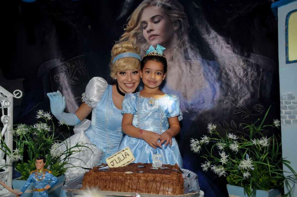 cinderela também faz foto com a niversariante no Buffet Mega Boom, Santana, Zona Norte São Paulo, SP