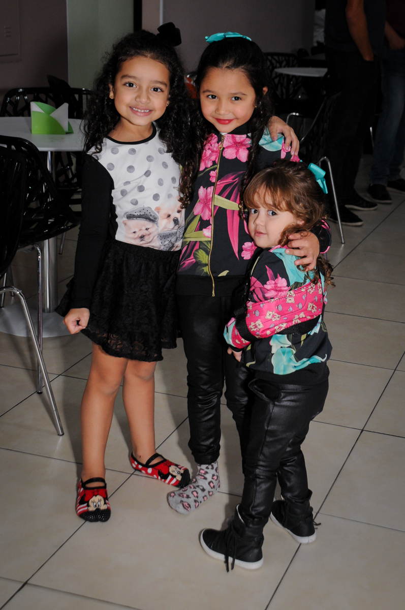 abraço dos amigos no Buffet Mega Boom, Santana, Zona Norte São Paulo, SP