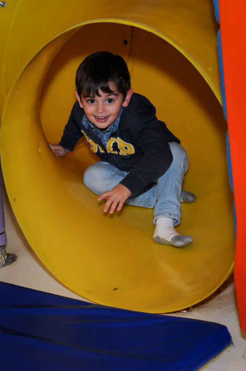 muito bom brincar no escorregador no buffet fantastic world, morumbi, são paulo,sp