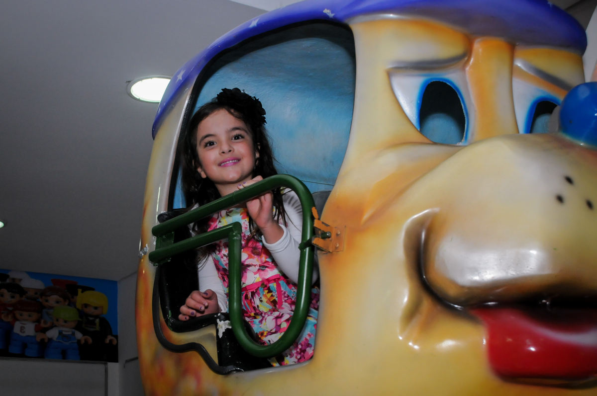 carrossel divertido no buffet fantastic world, morumbi, são paulo,sp