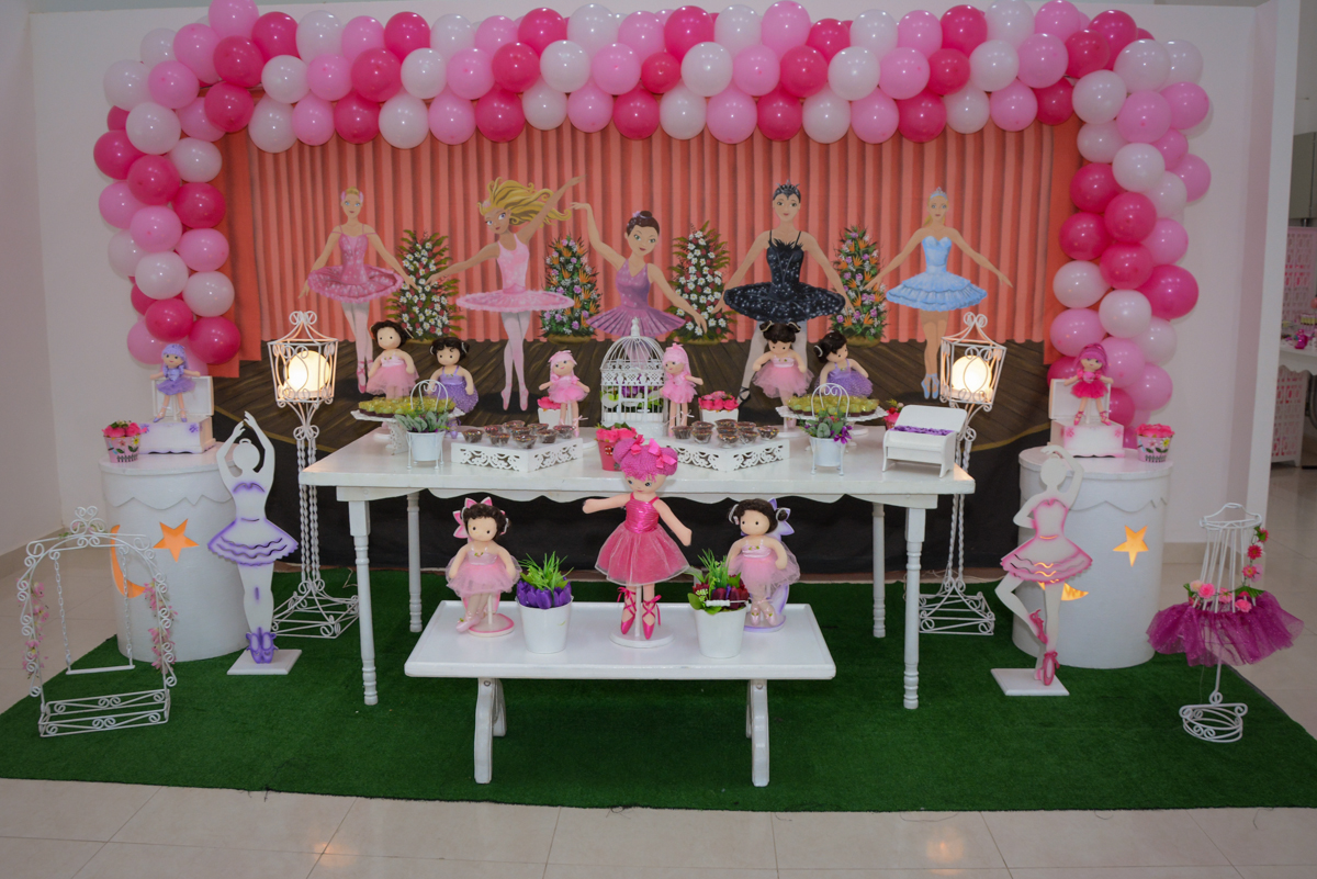 mesa decorada bailarinas noBuffet Espaço Play, Osasco, São Paulo