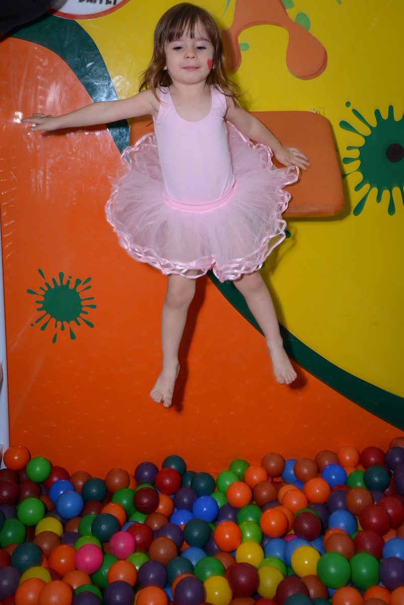 caindo do tombo legal no Buffet Espaço Play, Osasco, São Paulo