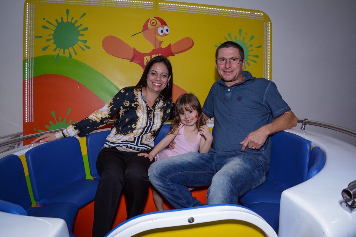 a família brinca no labamba no Buffet Espaço Play, Osasco, São Paulo