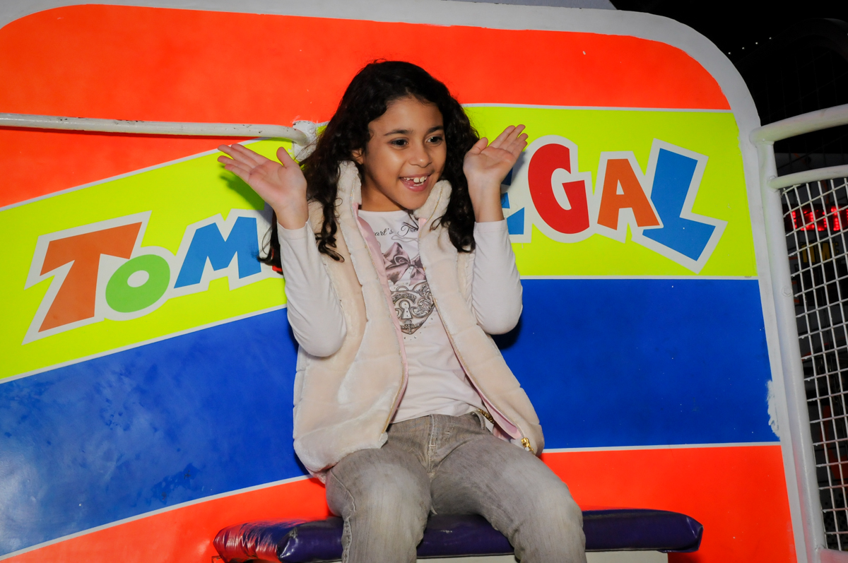 preparando para cair no tombo legal no buffet fábrica da alegria morumbi, sao paulo,sp, aniversário de brunna hadassa 6 anos, tema da festa a bela e a fera