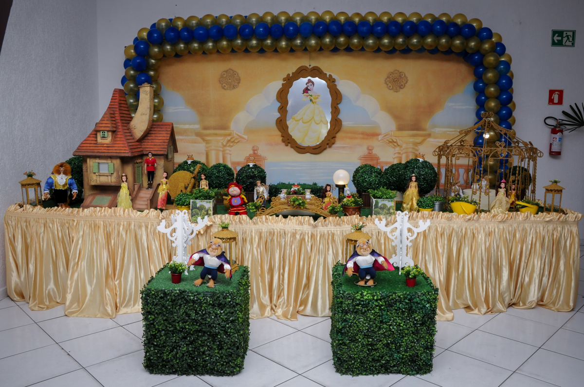 mesa tematica no buffet fábrica da alegria morumbi, sao paulo,sp, aniversário de brunna hadassa 6 anos, tema da festa a bela e a fera
