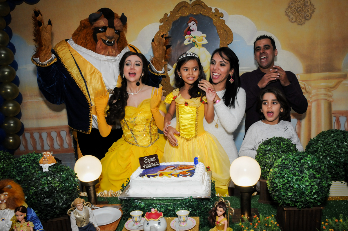 parabéns animado no buffet fábrica da alegria morumbi, sao paulo,sp, aniversário de brunna hadassa 6 anos, tema da festa a bela e a fera