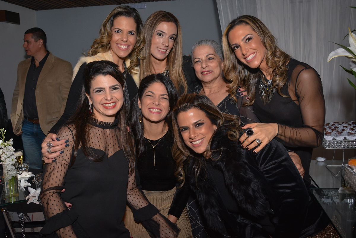 pose para a foto da família no Buffet Estação Club, Moema, São Paulo, SP