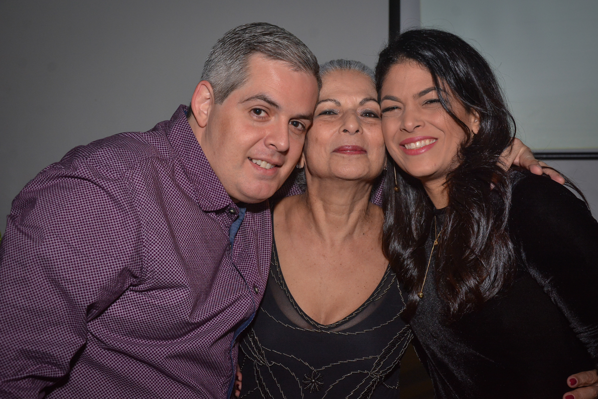 foto mãe e filhos no Buffet Estação Club, Moema, São Paulo, SP