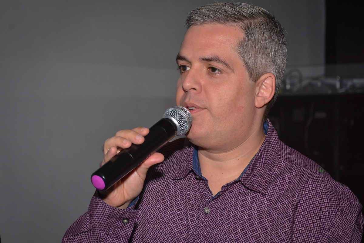 hora do discurso do filho no Buffet Estação Club, Moema, São Paulo, SP