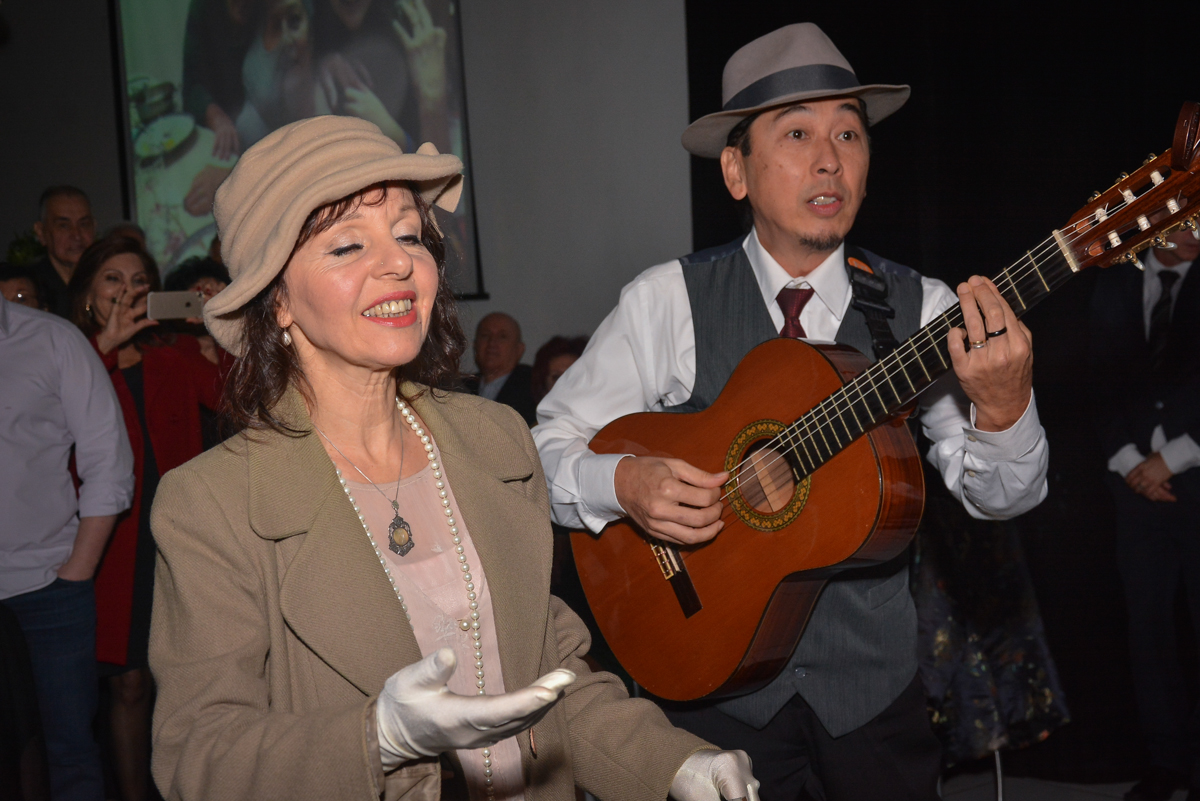 chegada dos trovadores urbanos para o show no Buffet Estação Club, Moema, São Paulo, SP