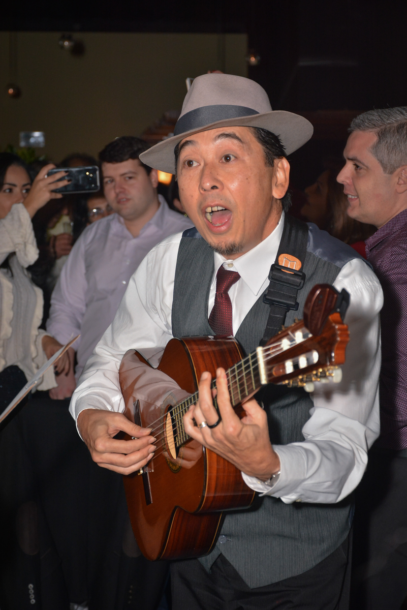 cantor dos trovadores urbano no Buffet Estação Club, Moema, São Paulo, SP